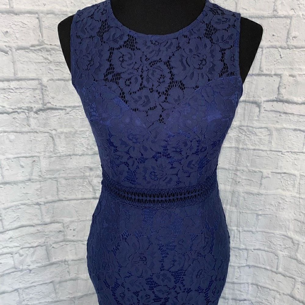 Lulus trumpet floor length gown fully lined with lace overlay sz S - Picture 2 of 15